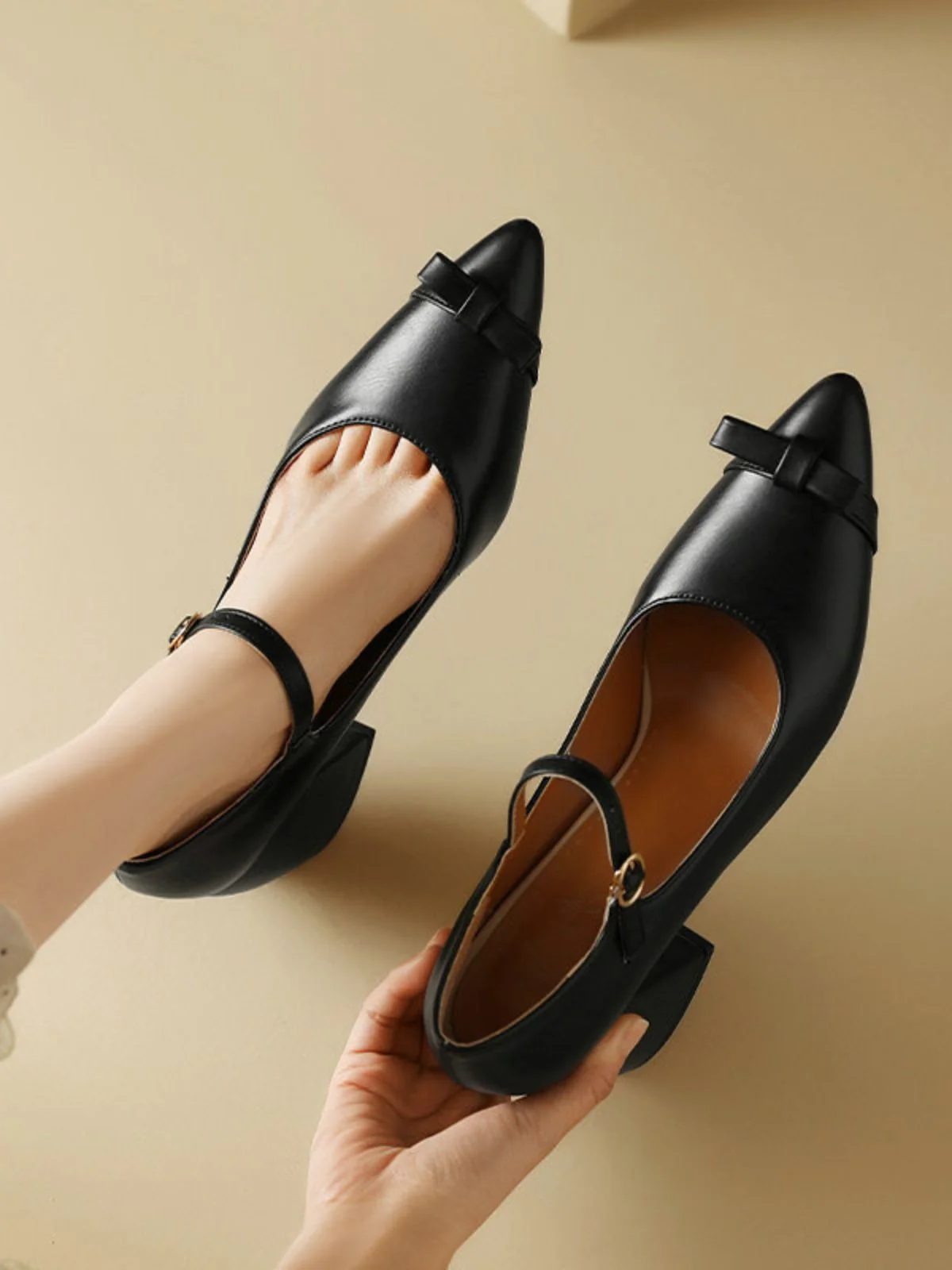 Vintage Bow Strap Point Toe Chunky Heels - Image 9