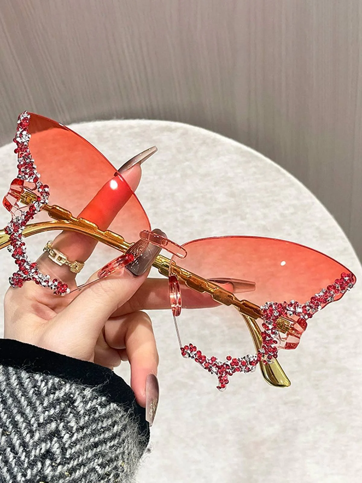 Vintage Butterfly-Shaped Gradient Rimless Sunglasses - Image 5