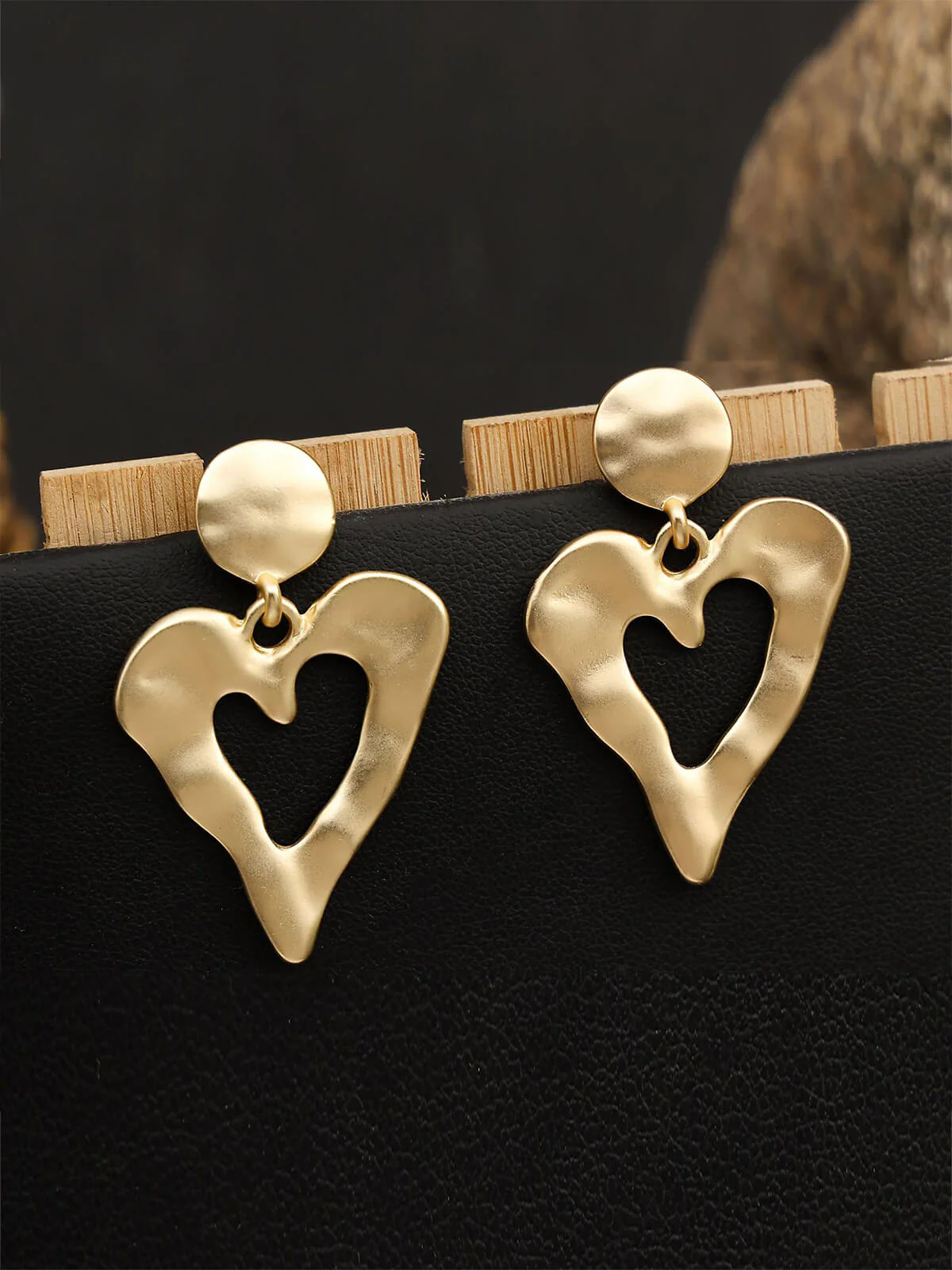 Vintage Chic Heart Alloy Earrings - Image 3