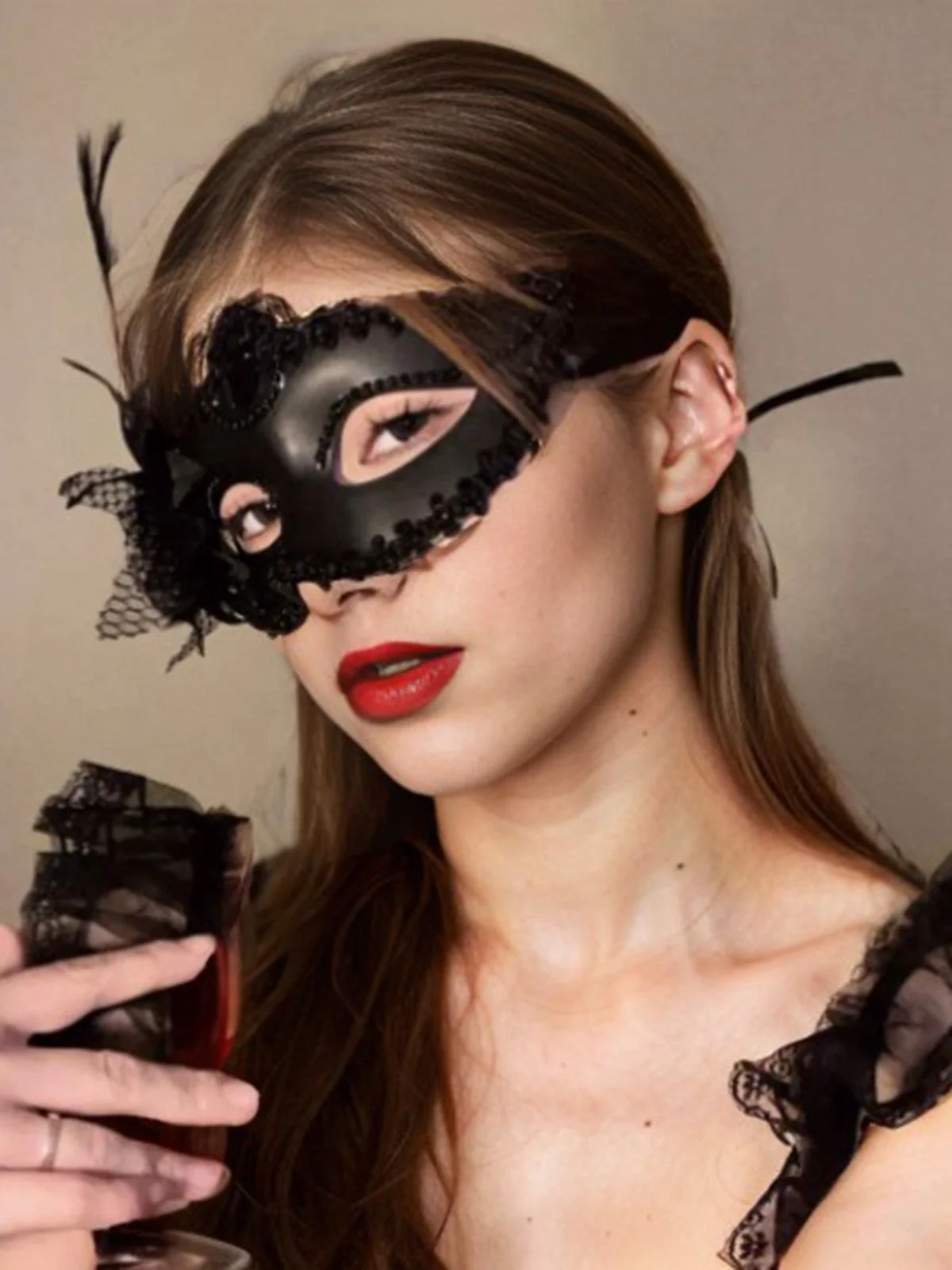 Vintage Elegant Feather Mesh Eye Mask - Image 2