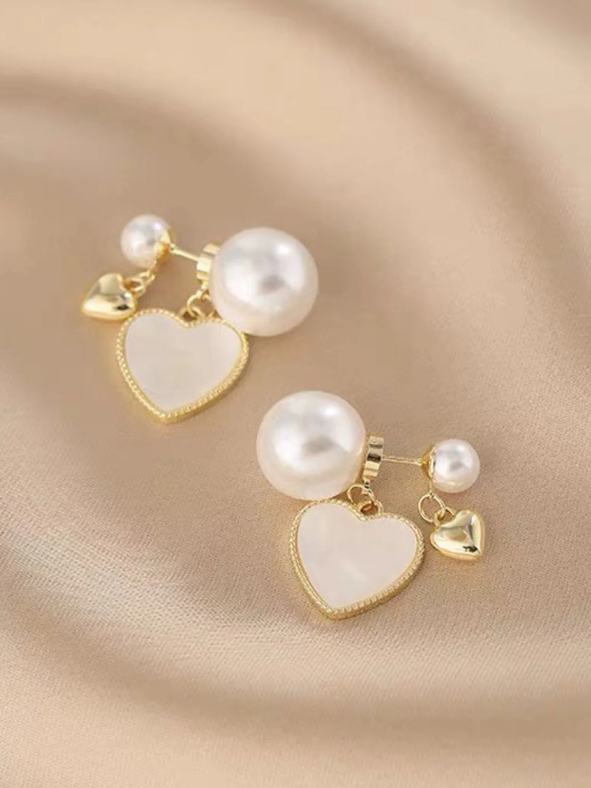 Vintage Gold Edged Pearl Heart Earrings - Image 3