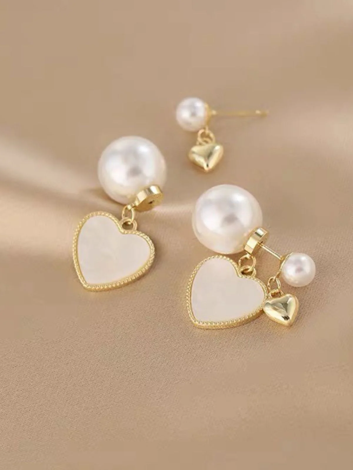 Vintage Gold Edged Pearl Heart Earrings - Image 4