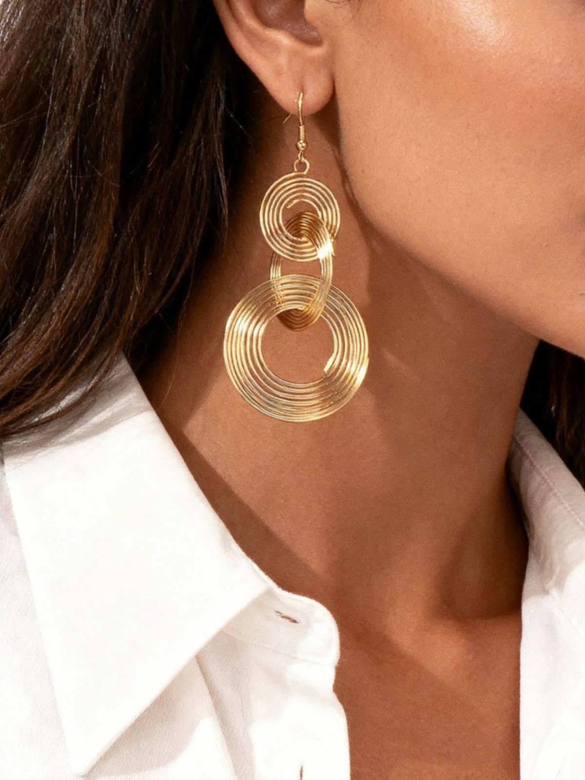 Vintage Gold Exaggerated Coil Alloy Earrings - Image 3
