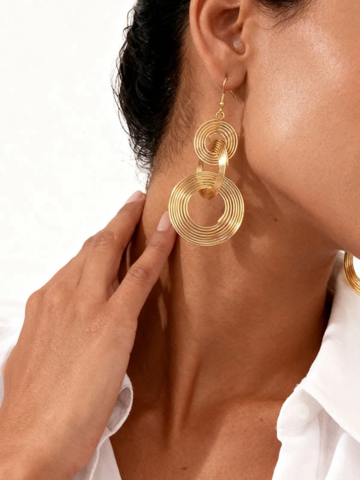 Vintage Gold Exaggerated Coil Alloy Earrings - Image 4