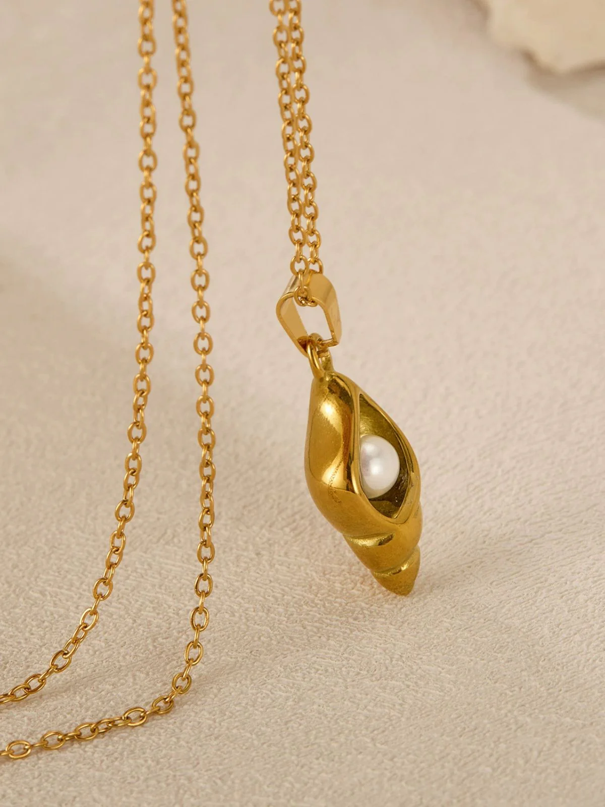 Vintage Golden Conch Pearl Necklace - Image 4