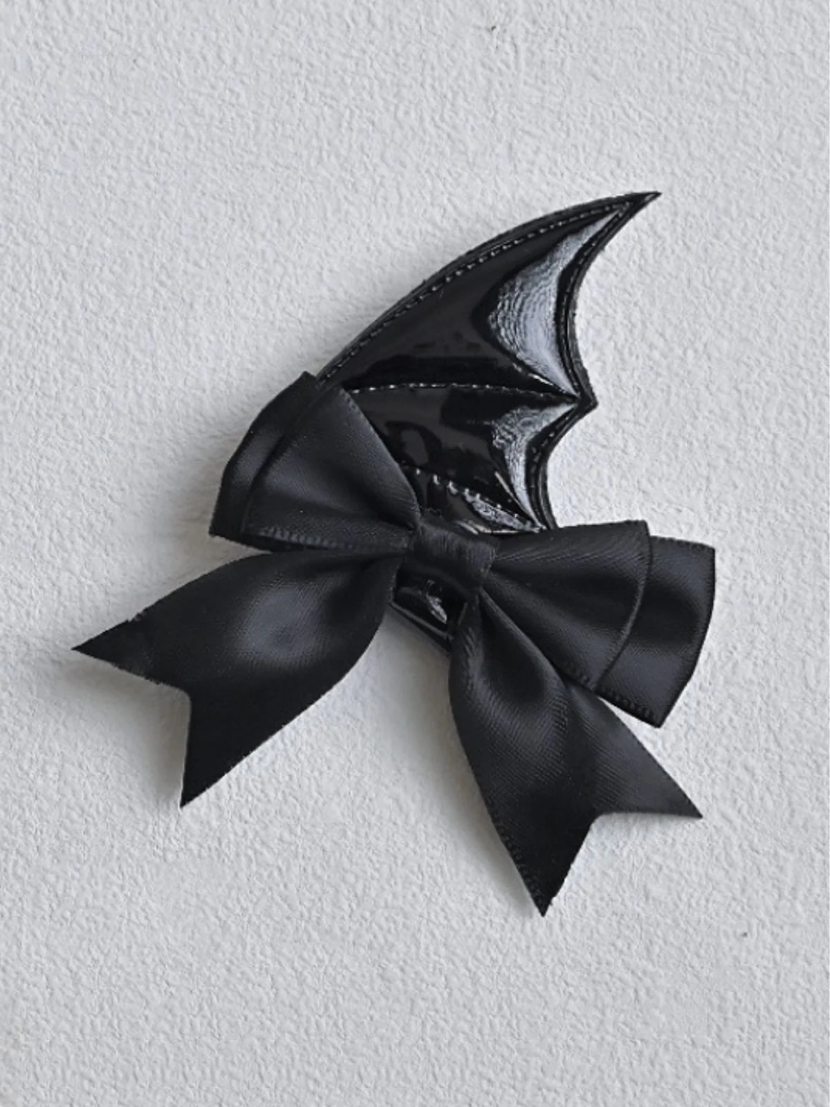 Vintage Gothic Bow Leather Hair Clip - Image 2