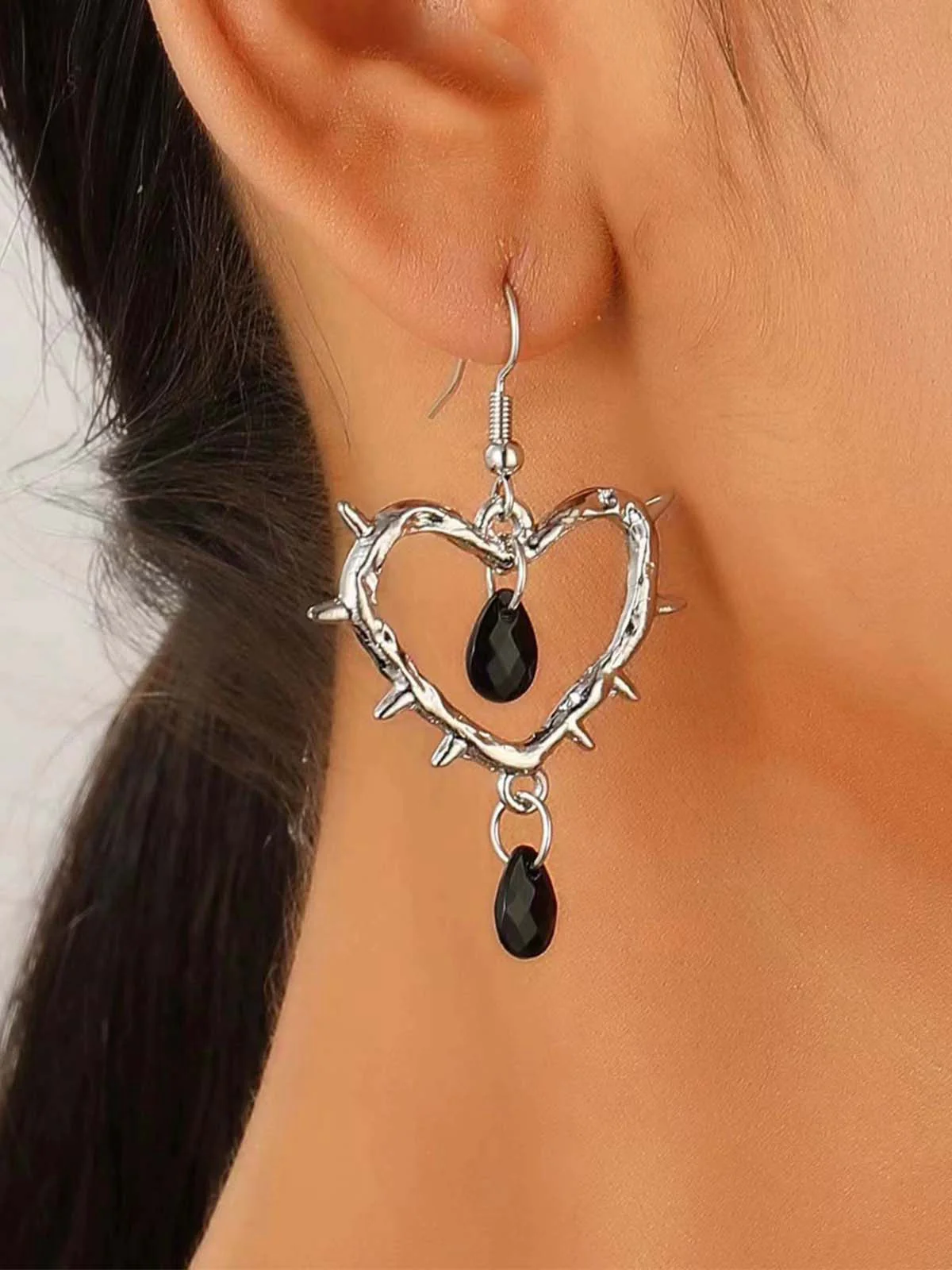 Vintage Heart-Shaped Thorn Earrings - Image 4