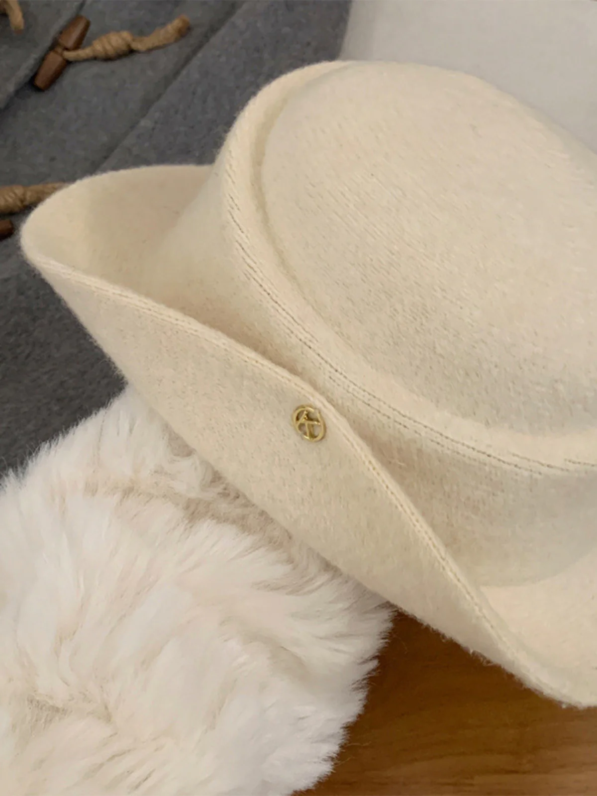 Vintage Hepburn Style Wool Flat-top Hat - Image 5