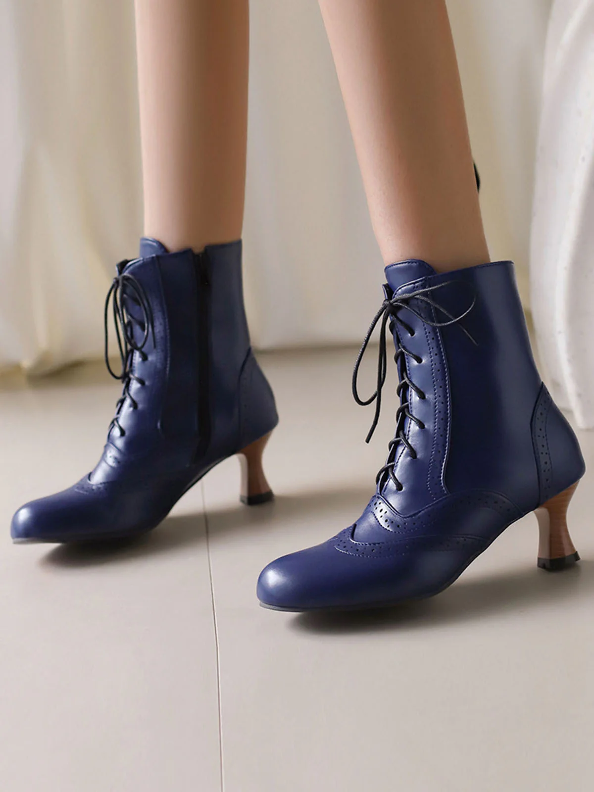 Vintage Leather Solid Kitten Heel Boots - Image 5