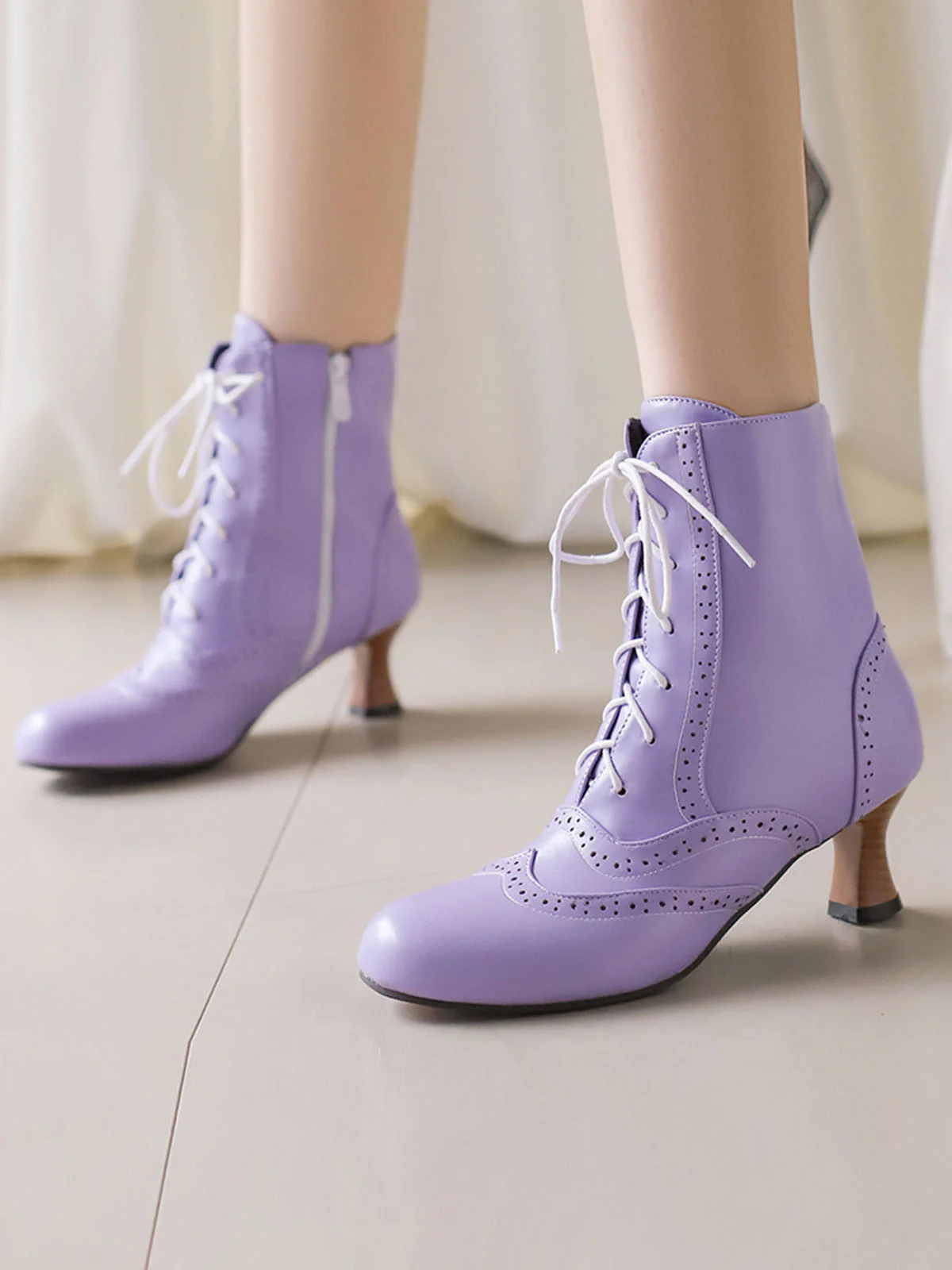 Vintage Leather Solid Kitten Heel Boots - Image 6