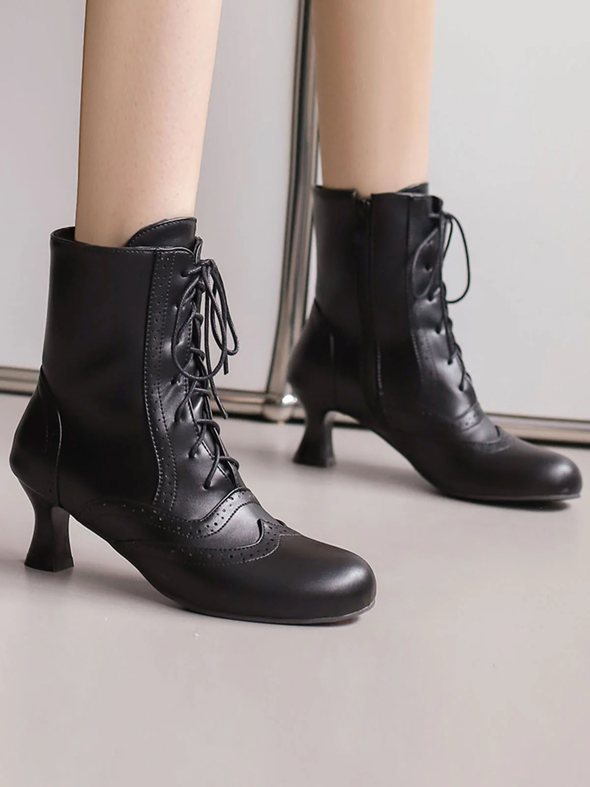 Vintage Leather Solid Kitten Heel Boots - Image 8