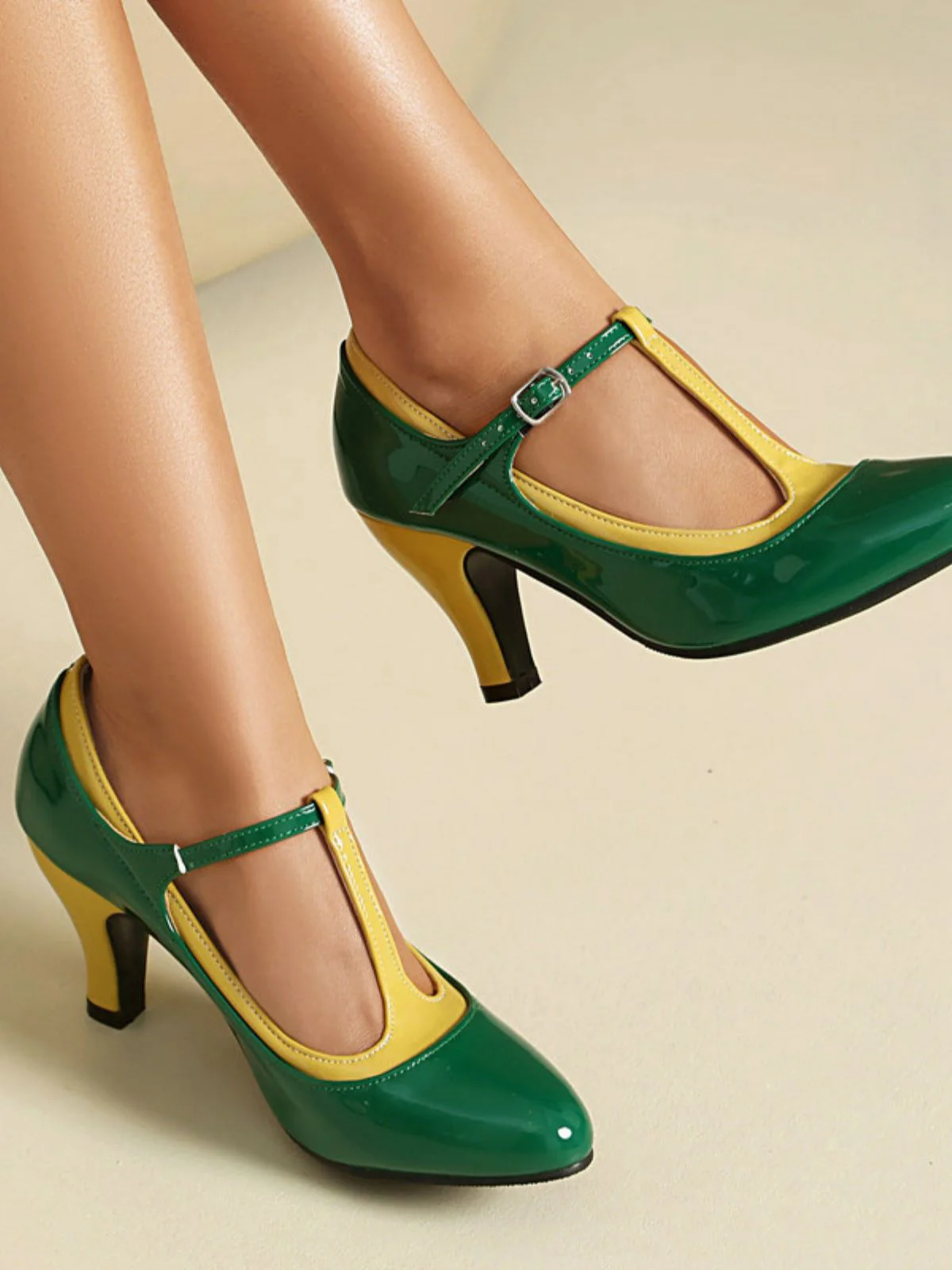 Vintage Patent Leather Pointed-Toe High Heels - Image 12