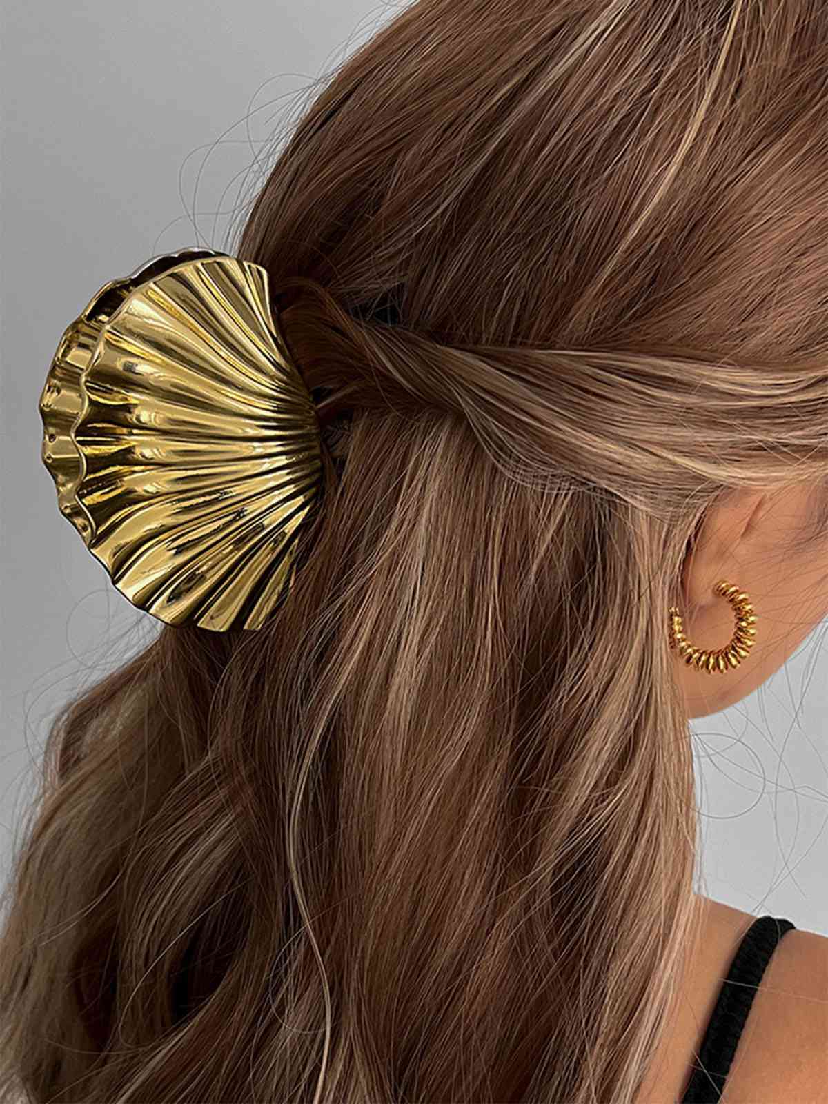 Vintage Shell Shape Metal Hair Clutch - Image 3