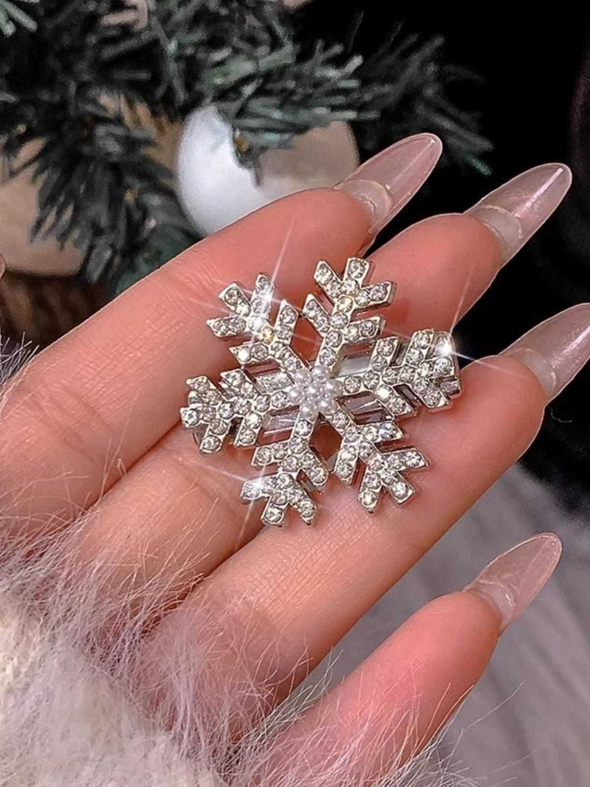 Vintage Silver Christmas Snowflake Rhinestone Hairpin - Image 2