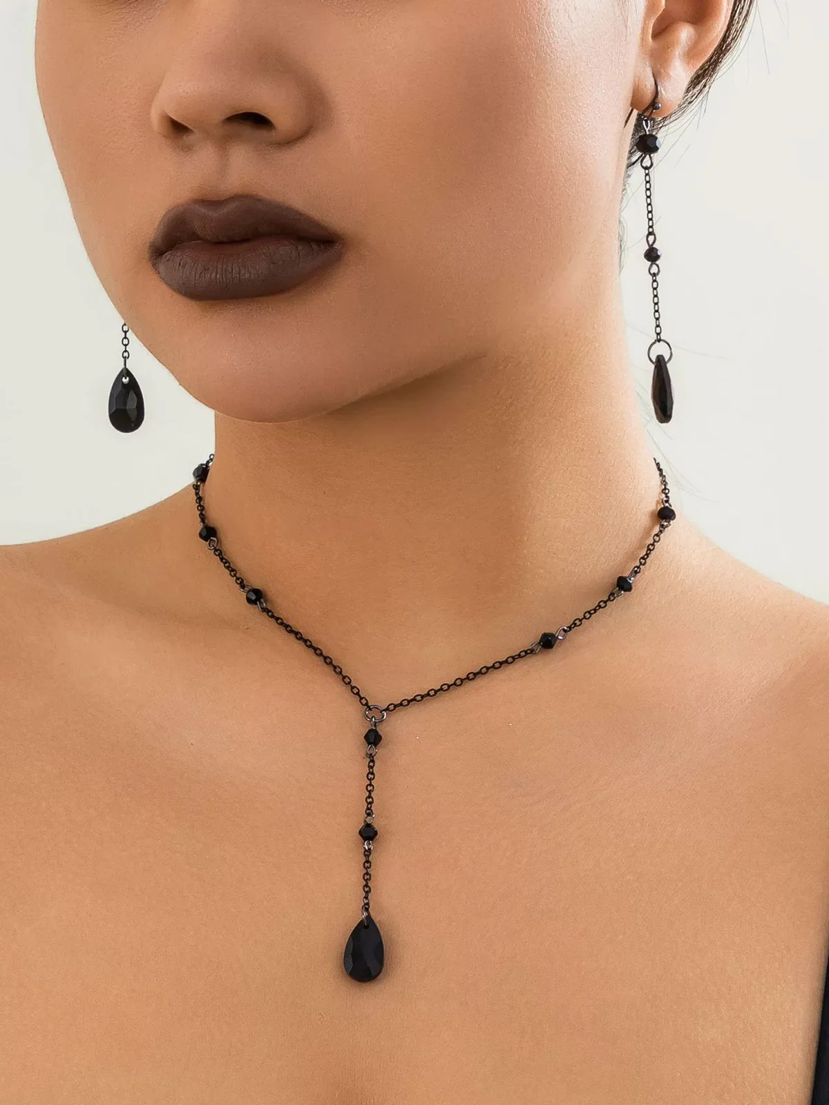 Vintage Teardrop Chain Punk Earrings & Necklace - Image 4