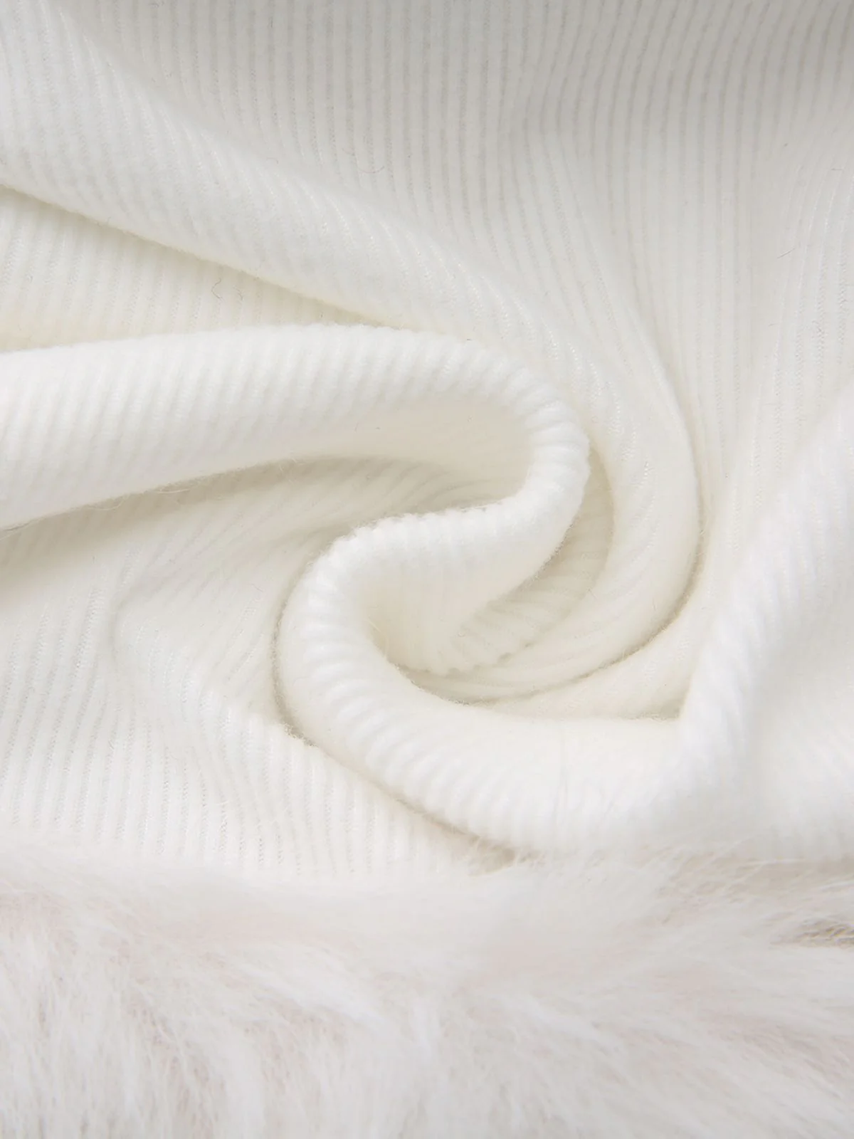 White 1960s Christmas Faux Fur Trim Off-Shoulder Dress - Image 5