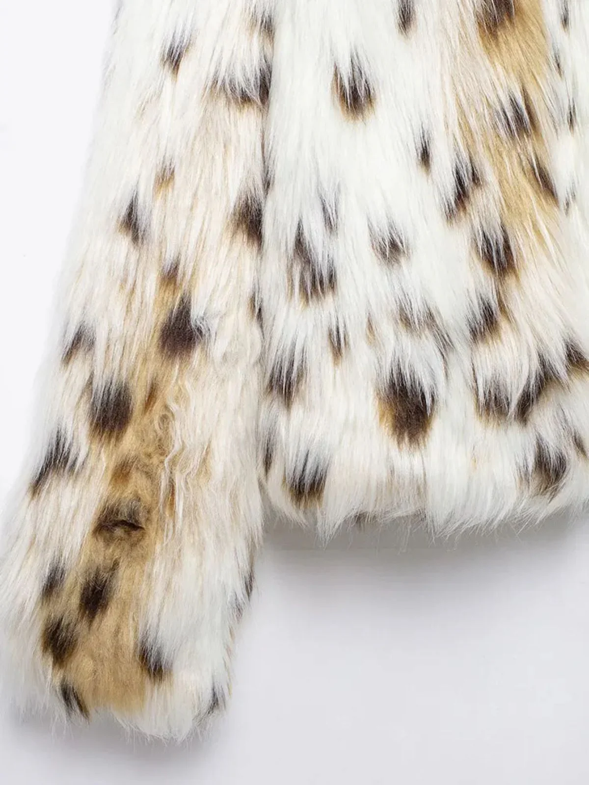 White 1980s Reindeer Print Faux Fur Jacket - Image 6