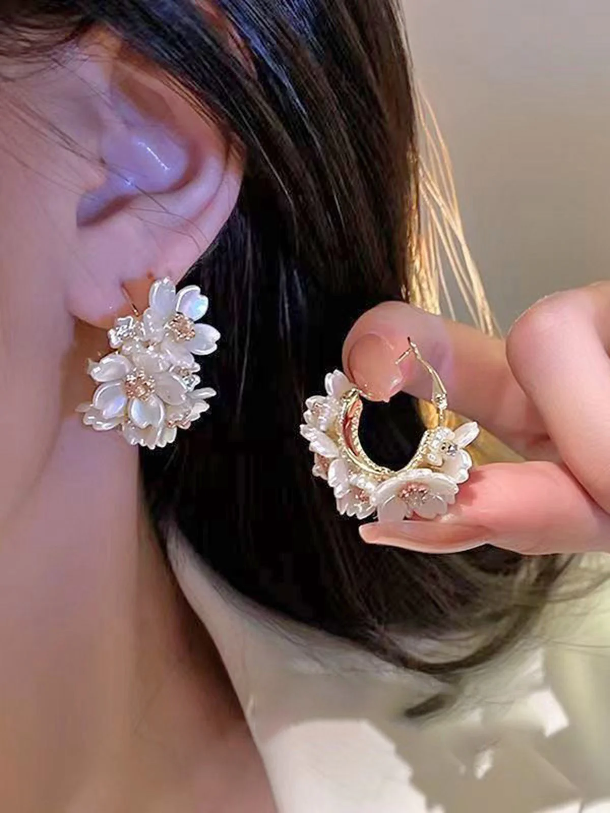 White 3D-Flower Pearl Earrings - Image 2