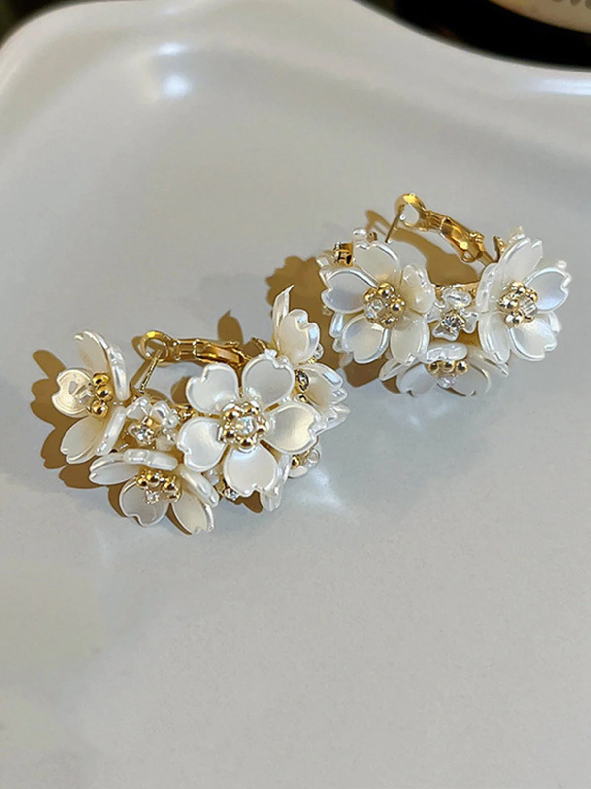 White 3D-Flower Pearl Earrings - Image 4