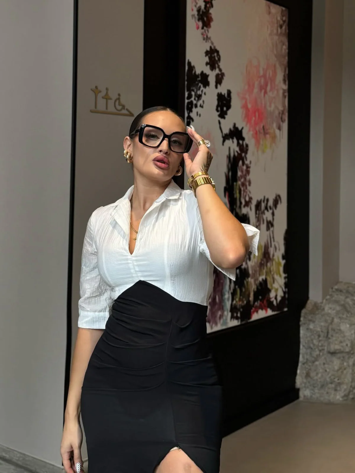 White & Black 1960s Notched Collar Ruched Bodycon Dress - Image 2