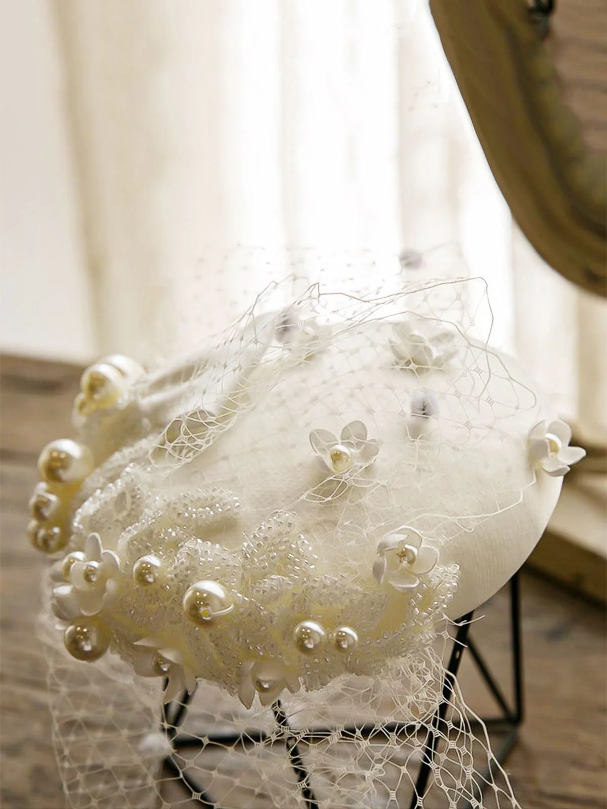White Pearl Mesh Bow Vintage Hat - Image 2