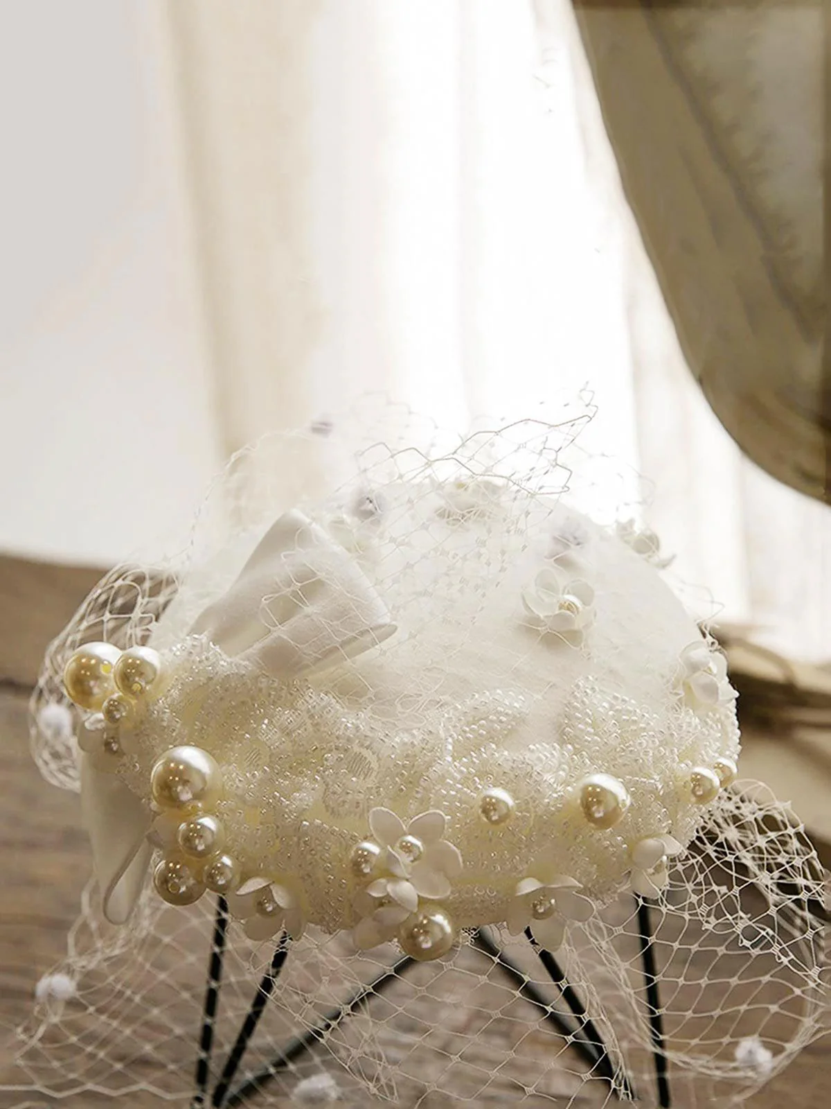 White Pearl Mesh Bow Vintage Hat - Image 3