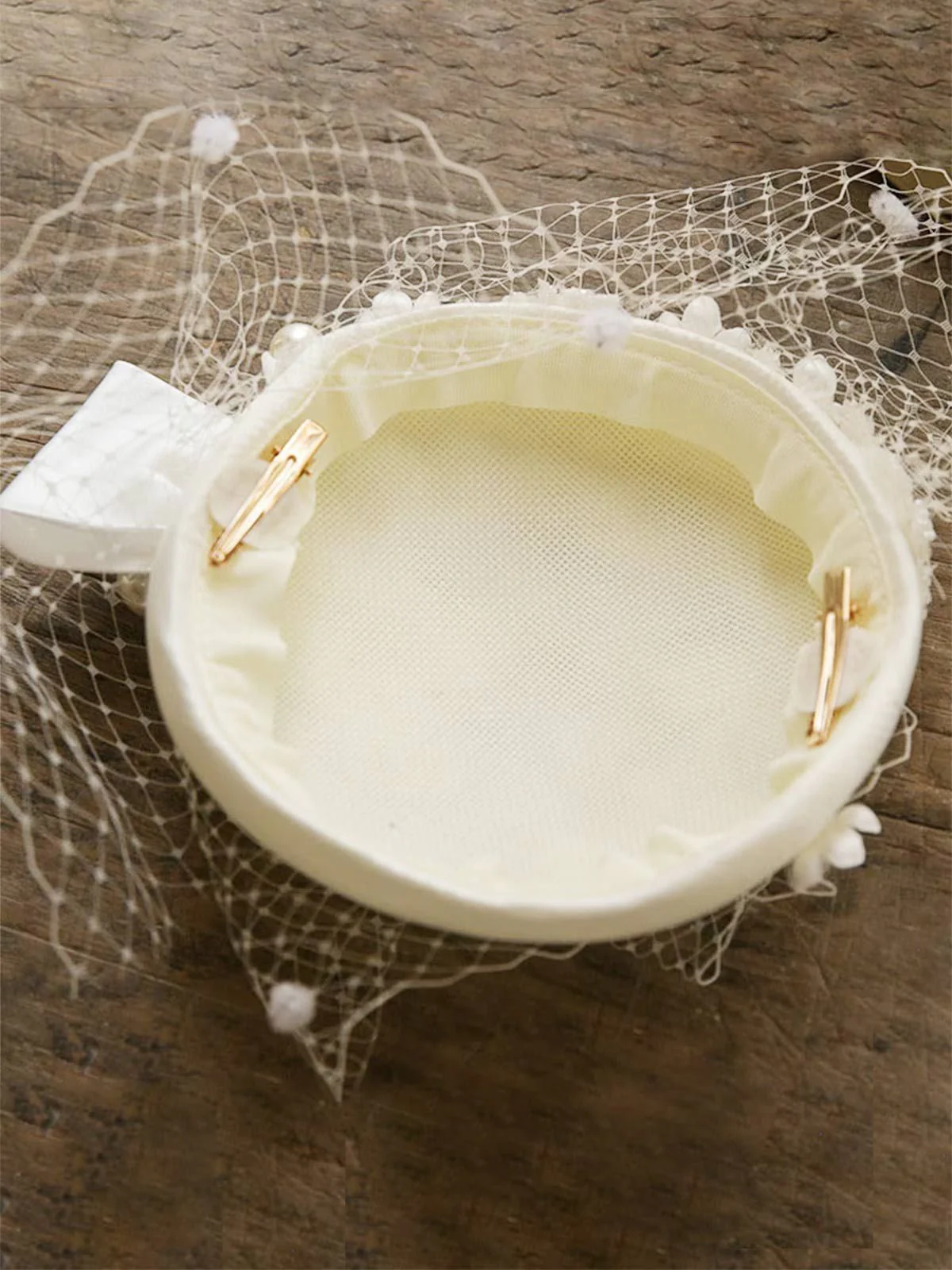 White Pearl Mesh Bow Vintage Hat - Image 4
