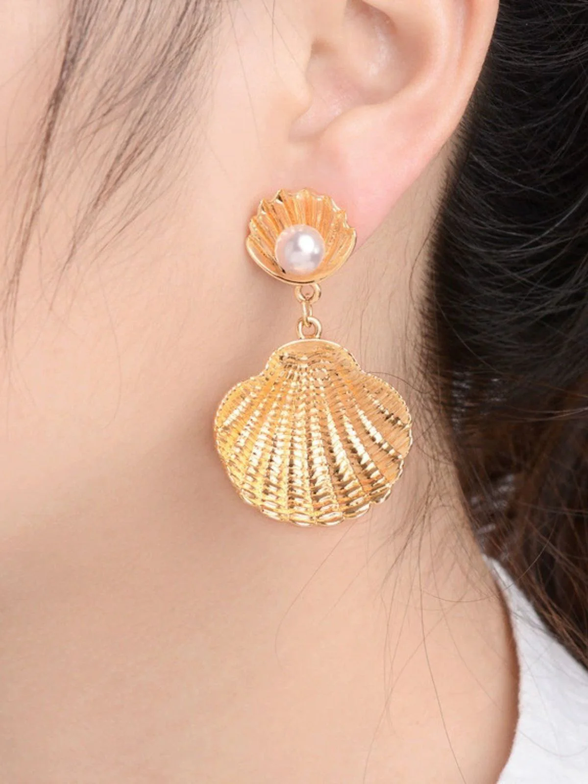 White Pearl Shell Earrings - Image 2