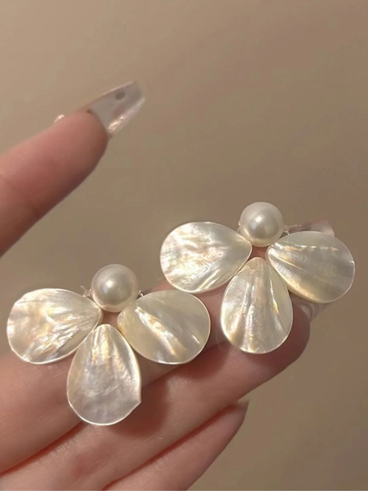 White Resin Pearl Flower Stud Earrings - Image 2