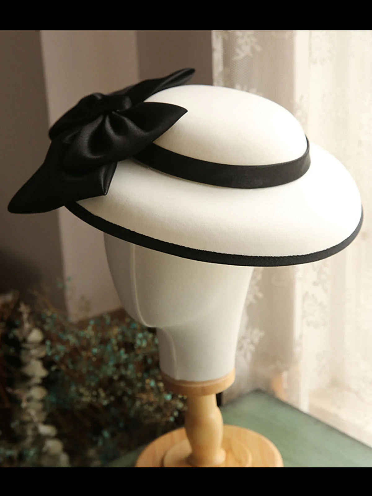 White Retro Bow Knot Wedding Hat - Image 2