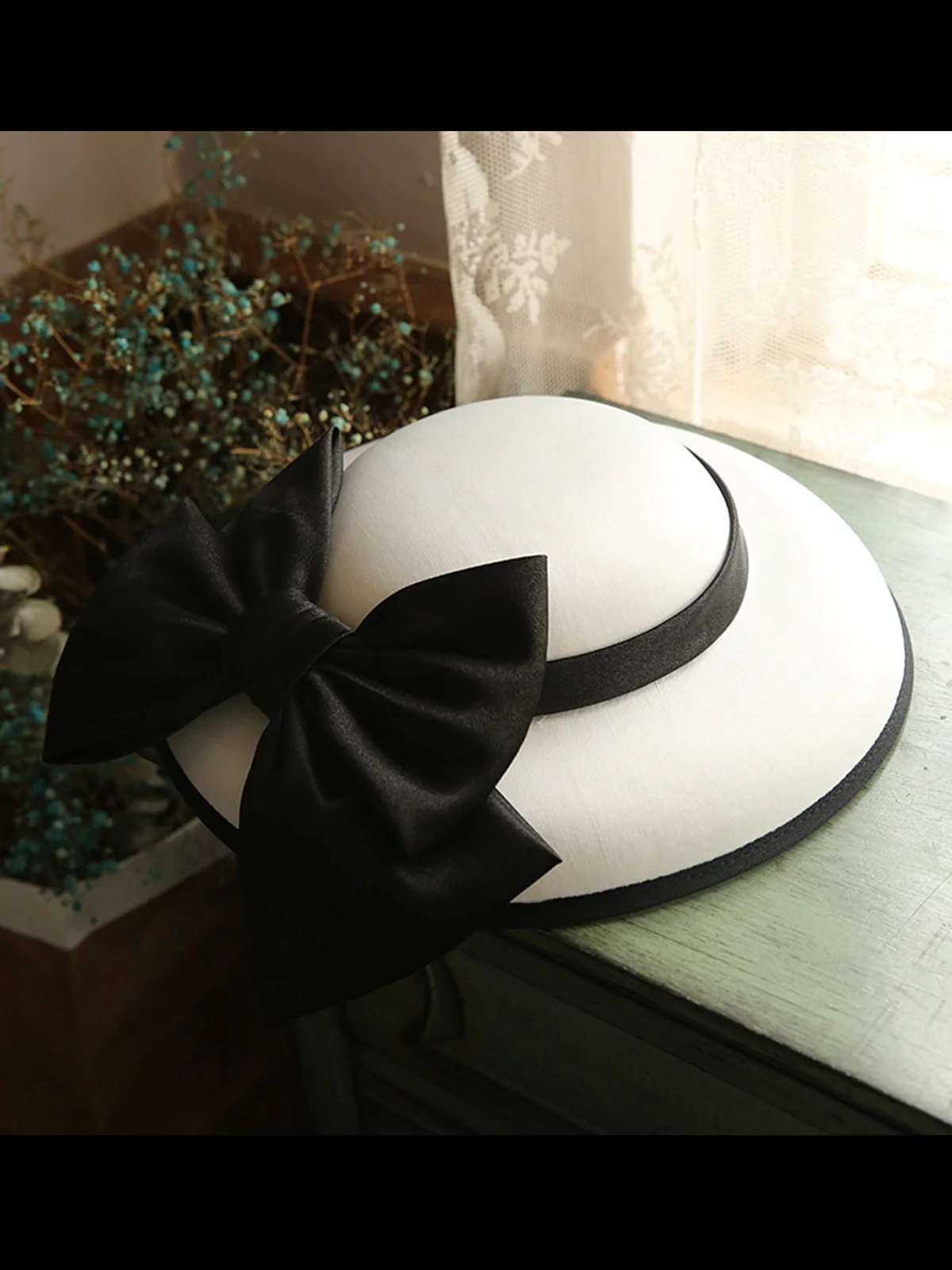 White Retro Bow Knot Wedding Hat - Image 3