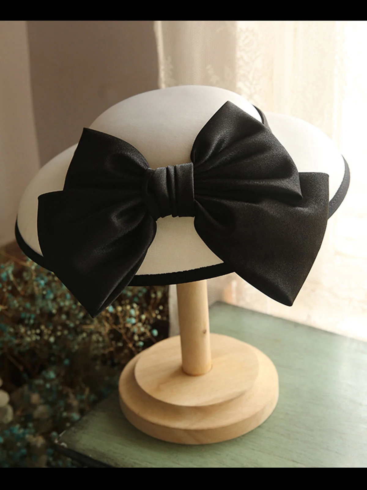 White Retro Bow Knot Wedding Hat - Image 4