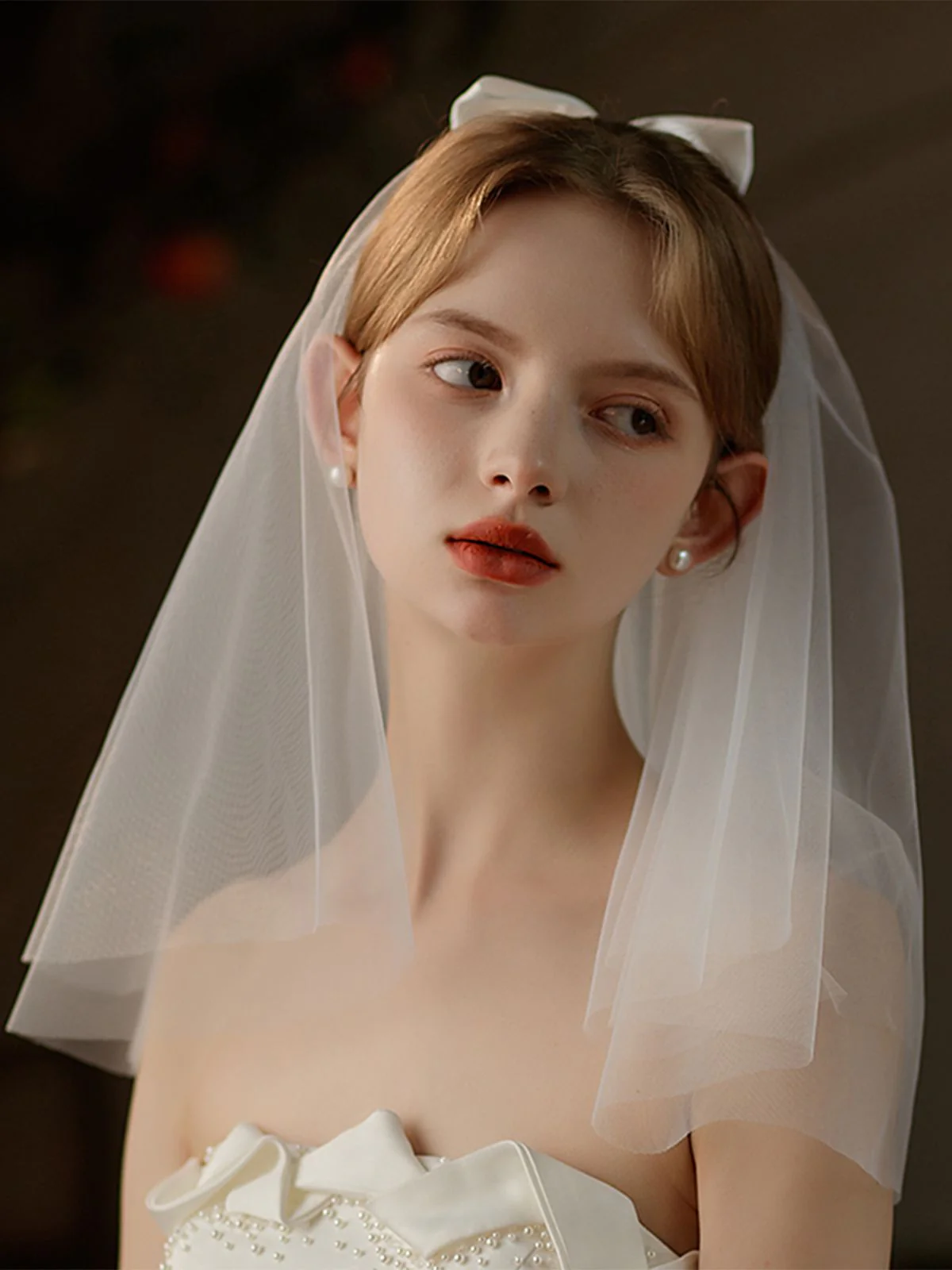 White Vintage Bow Wedding Bridal Veil - Image 2
