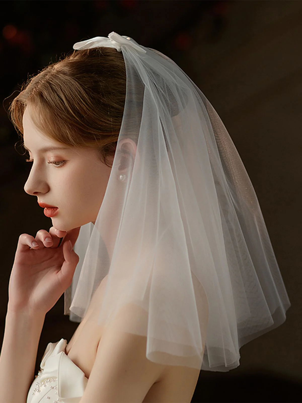 White Vintage Bow Wedding Bridal Veil - Image 3