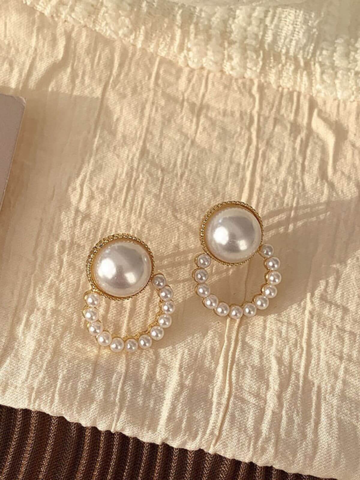 White Vintage Pearl Ear Clips - Image 2