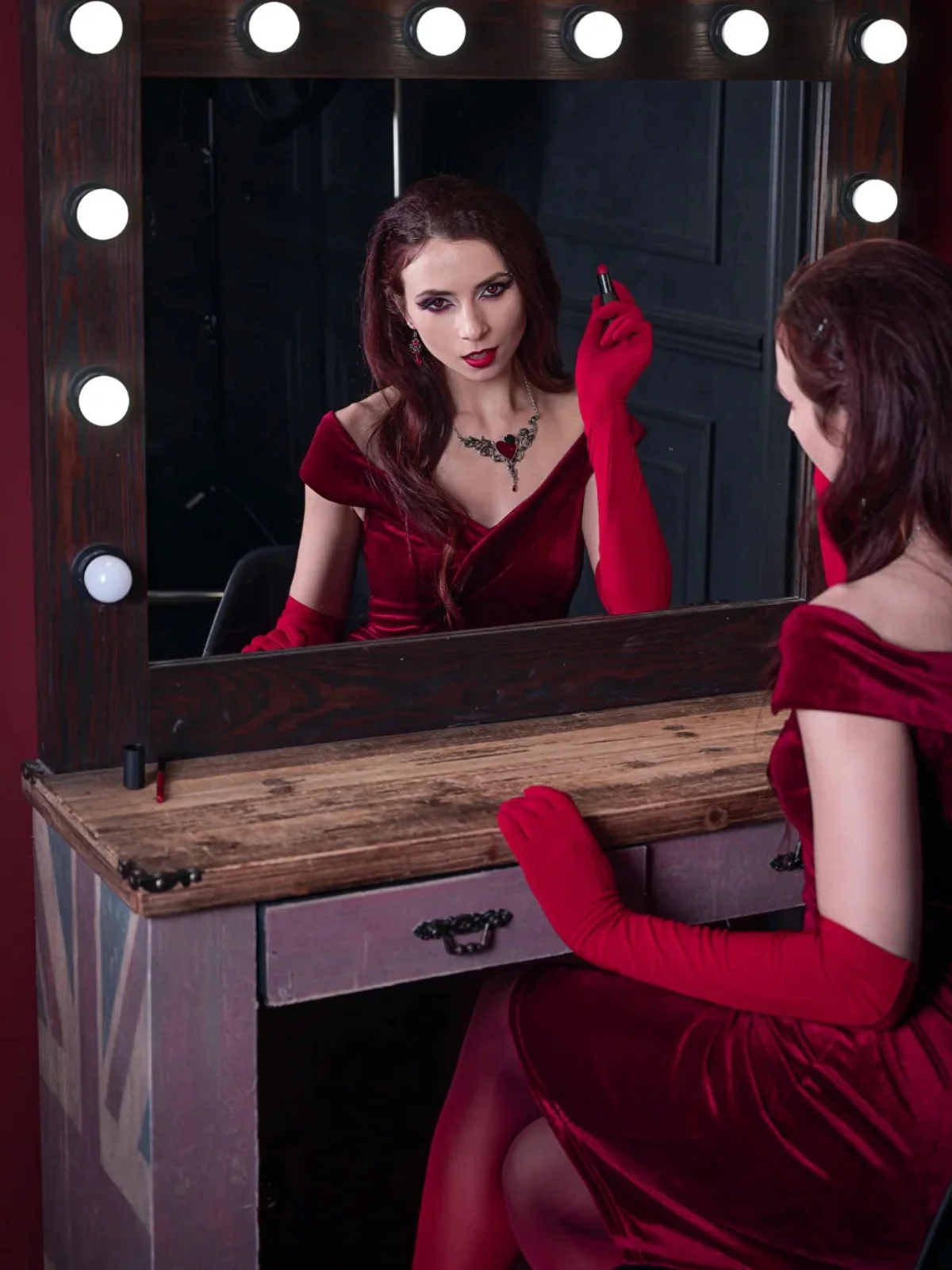 Wine Red 1960s Velvet Bodycon Dress - Image 3