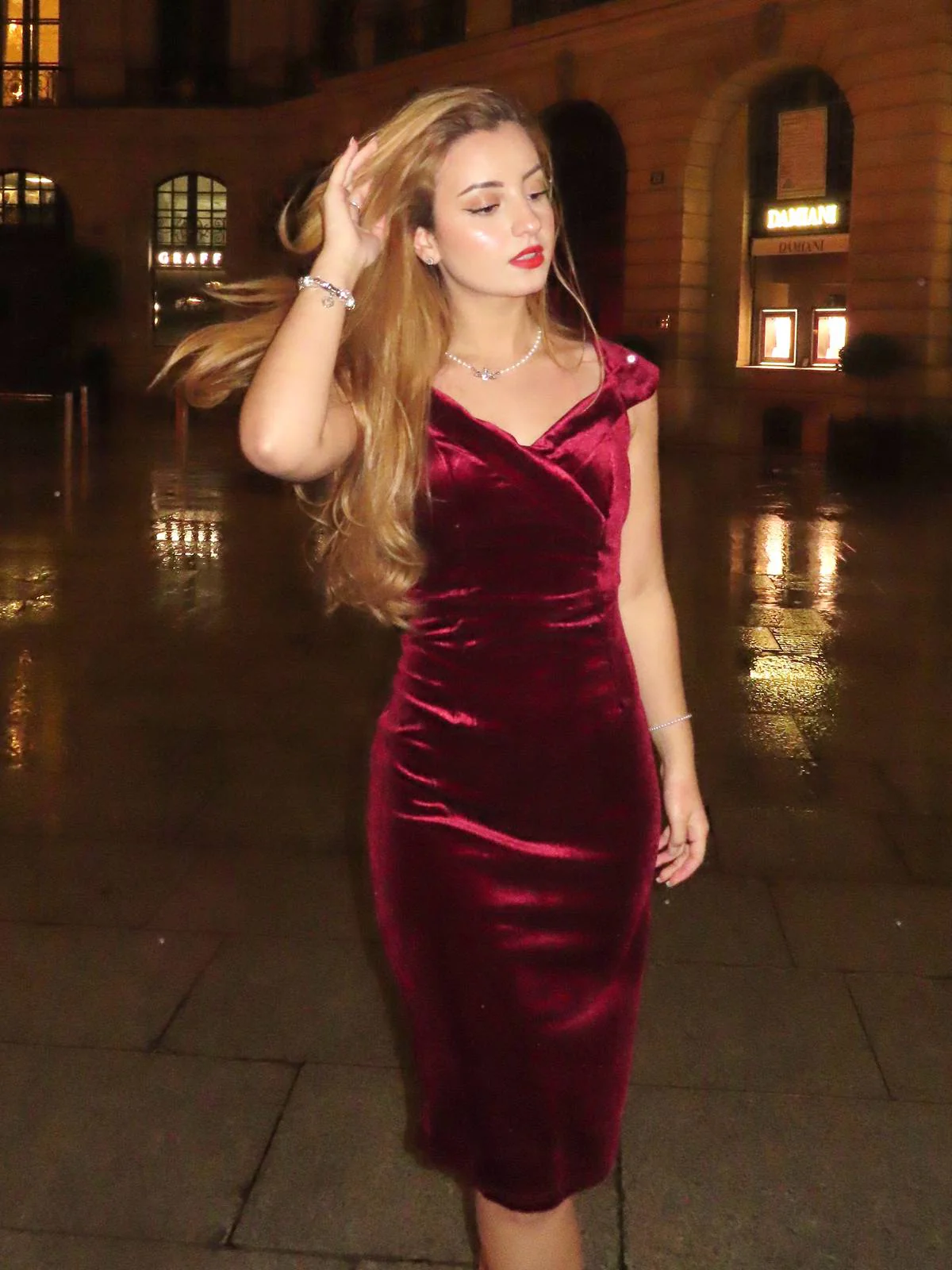 Wine Red 1960s Velvet Bodycon Dress - Image 2