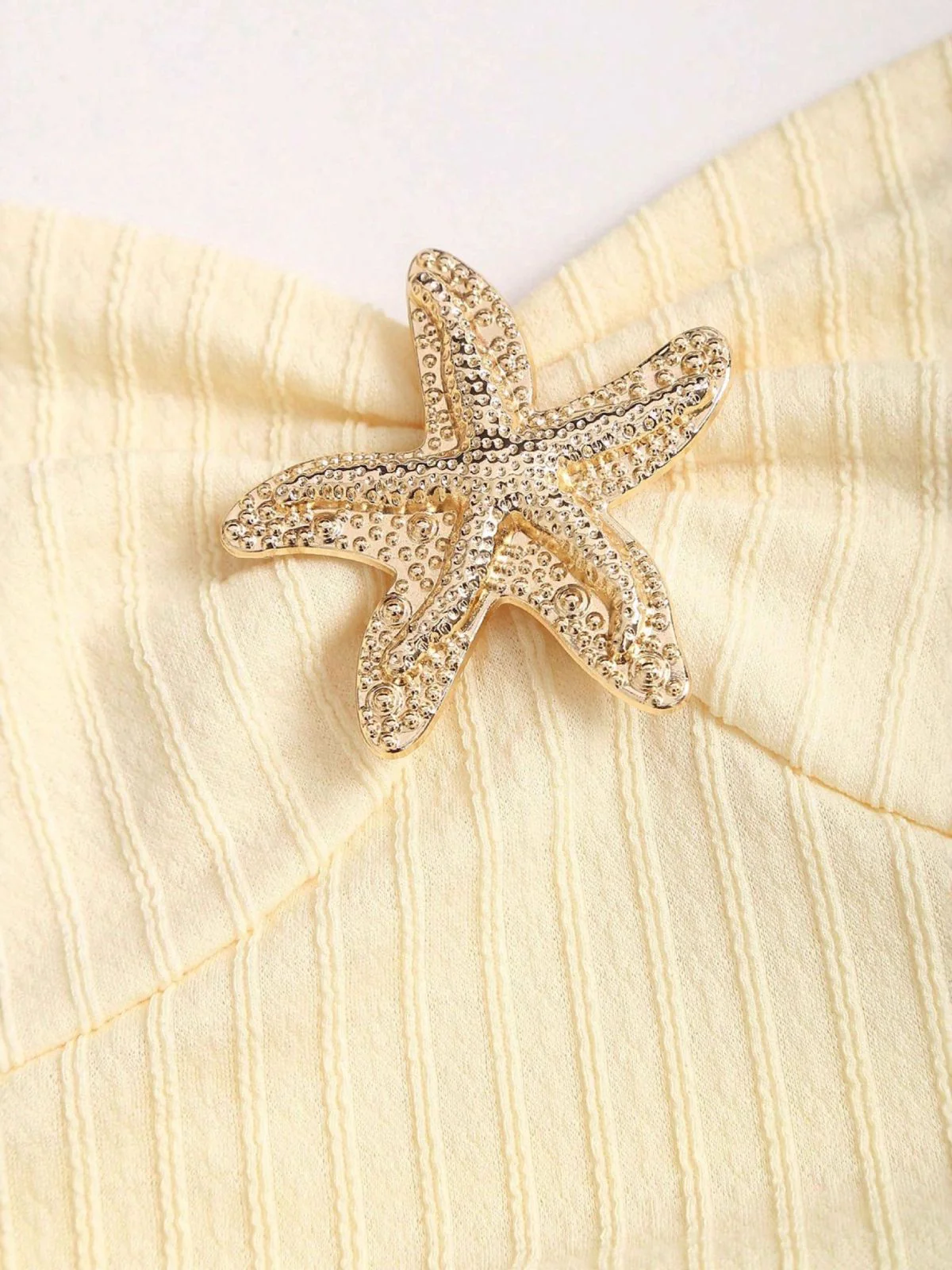 Yellow 1960s Textured Metal Starfish Halter Layered Mini Dress - Image 4